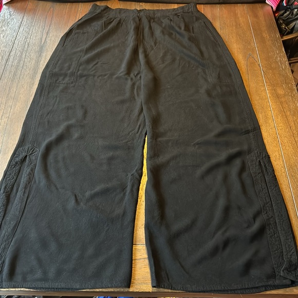 Jules of Morocco Wide Leg Cropped Side Slit Pants - Picture 3 of 11